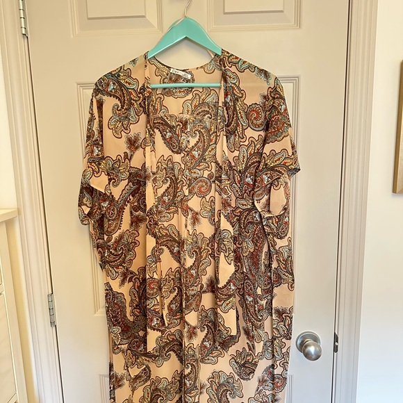 Dex flowy multi-season open top with side slits (3/4 length). - Picture 2 of 3